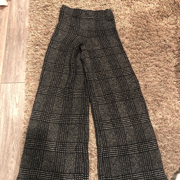 Zara Pants - Zara heavy Knit black and white pants Zara Pants - Zara heavy Knit black and white pants